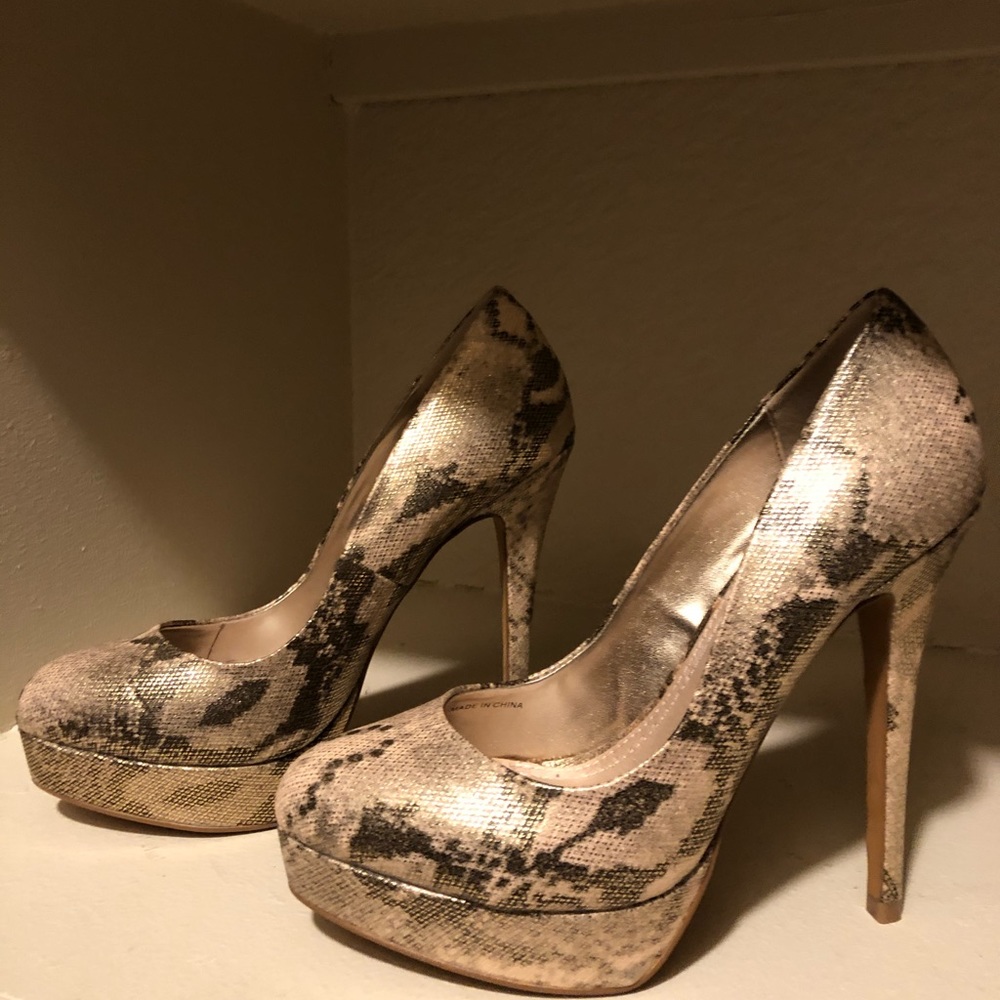 Charles David Platform Pumps Size 7